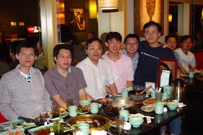 2004 — 送舊，老師與應屆畢業學生於「燒肉放題」聚餐（2004/06/09）