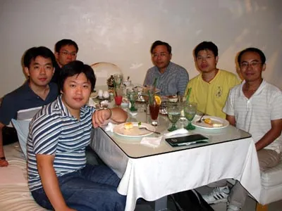 2005 — 送舊（92 級），老師與學生於「skylark」聚餐（2005/06/28）