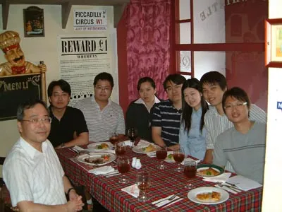 2006 — 慶祝教師節，老師與學生於「黎舍」聚餐（2006/09/22）
