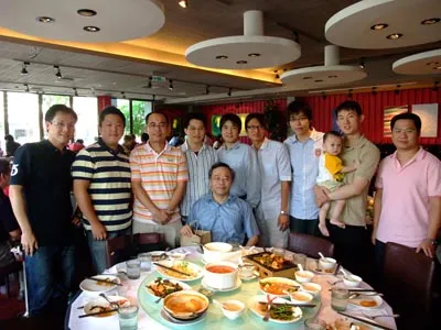 2009 — 慶祝教師節及白教授五十大壽，於「瓦城」聚餐（2009/10/17）